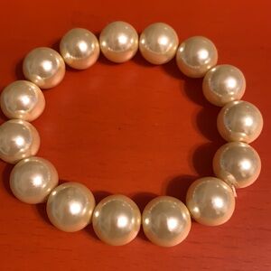 FAUX PEARL BRACELET CUSTOM JEWELRY..  CREAM COLOR